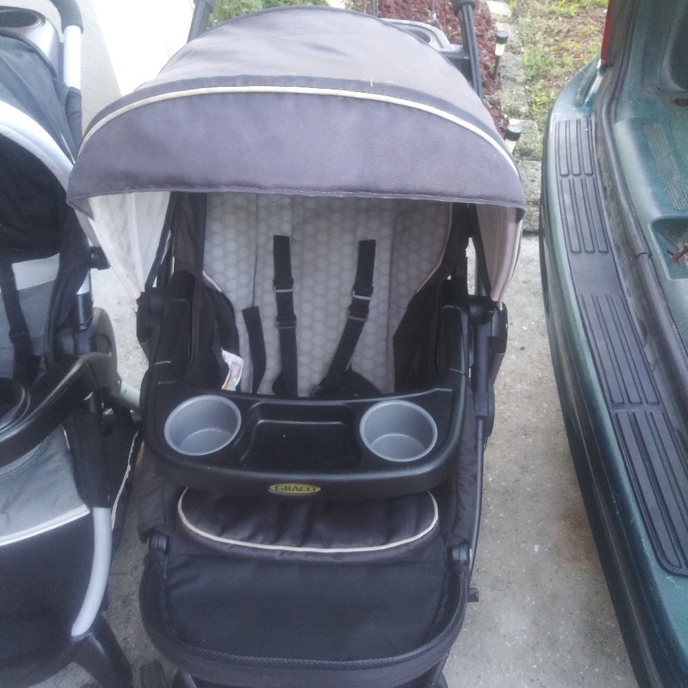 Two strollers - Picture 3 of 8